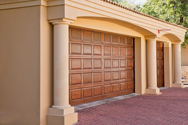 Isoler porte donnant au garage